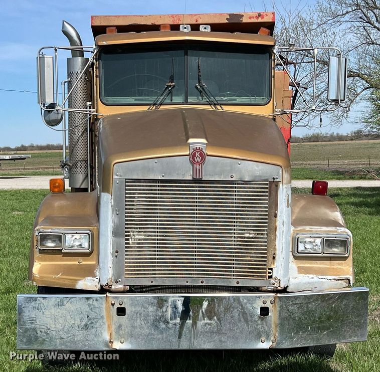 image for item MY9679 1988 Kenworth T800  dump truck