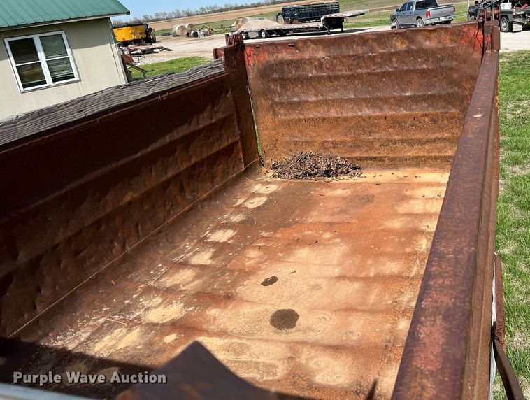 image for item MY9679 1988 Kenworth T800  dump truck