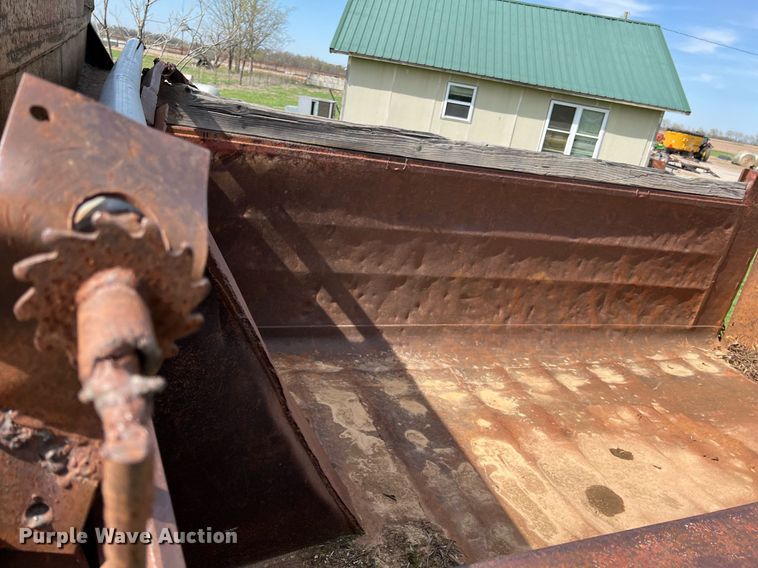 image for item MY9679 1988 Kenworth T800  dump truck