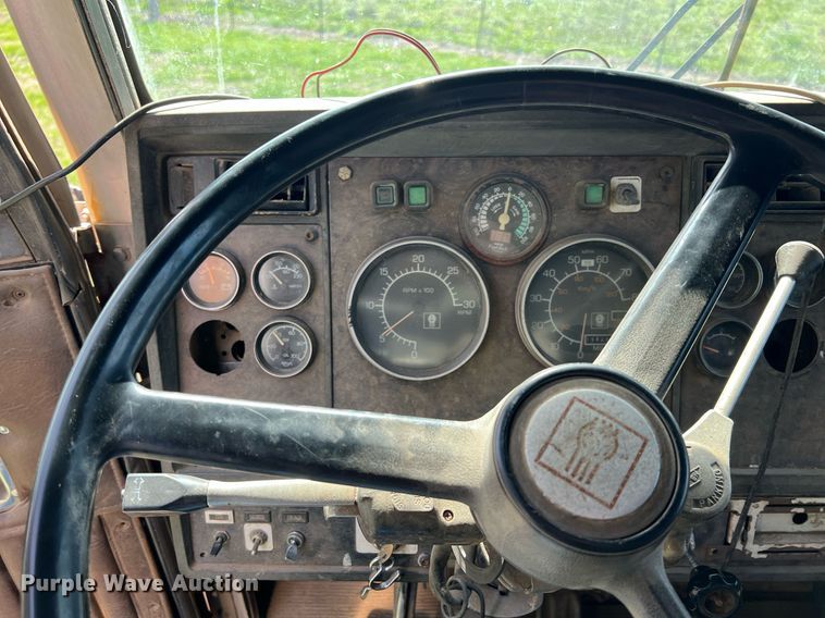 image for item MY9679 1988 Kenworth T800  dump truck