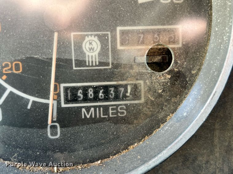 image for item MY9679 1988 Kenworth T800  dump truck