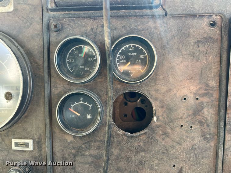 image for item MY9679 1988 Kenworth T800  dump truck