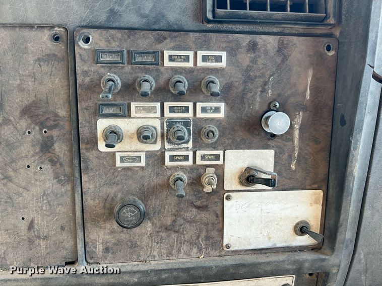 image for item MY9679 1988 Kenworth T800  dump truck