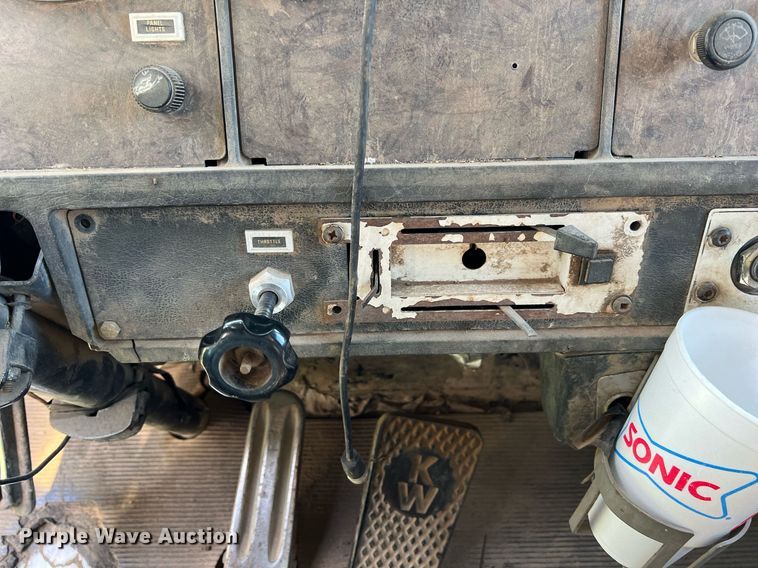 image for item MY9679 1988 Kenworth T800  dump truck