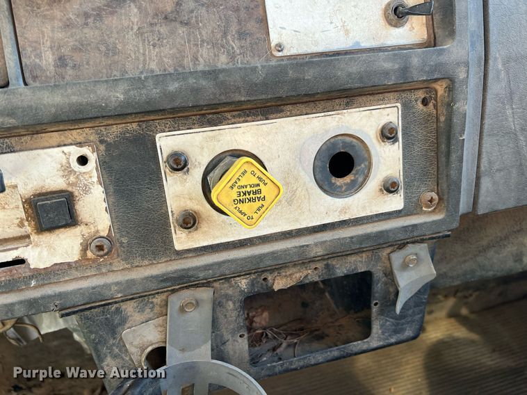 image for item MY9679 1988 Kenworth T800  dump truck