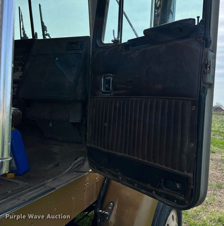 image for item MY9679 1988 Kenworth T800  dump truck