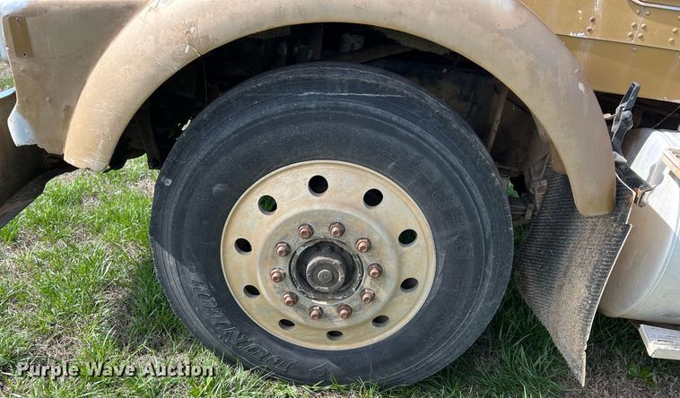 image for item MY9679 1988 Kenworth T800  dump truck