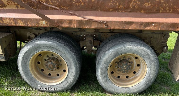 image for item MY9679 1988 Kenworth T800  dump truck