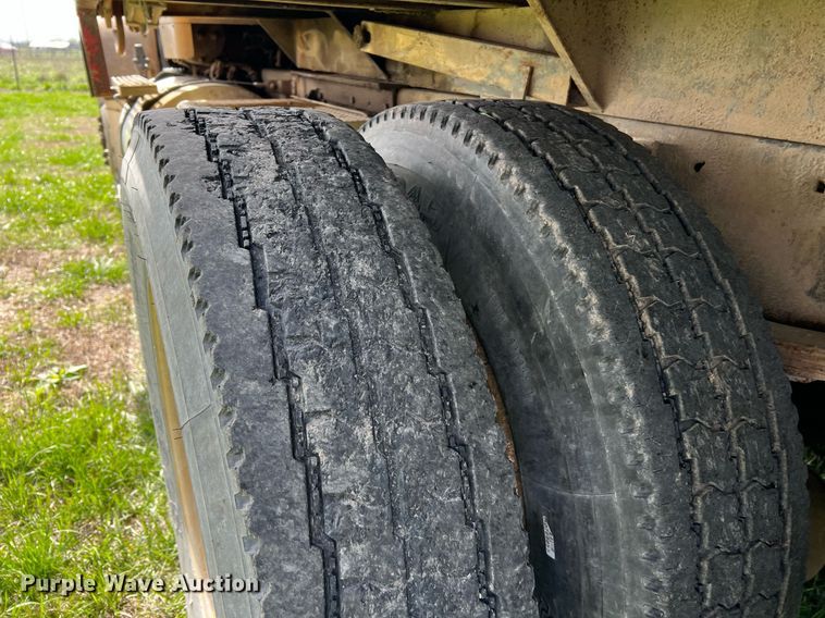 image for item MY9679 1988 Kenworth T800  dump truck