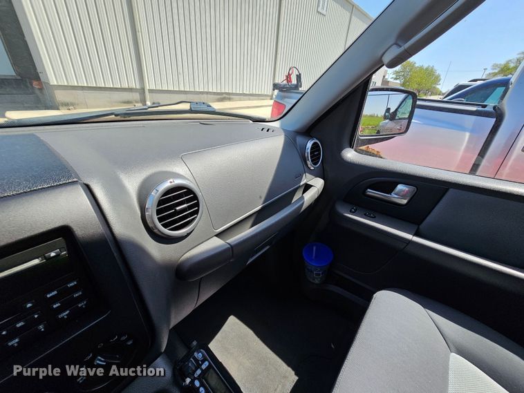 image for item DK1760 2003 Ford Expedition XLT  SUV