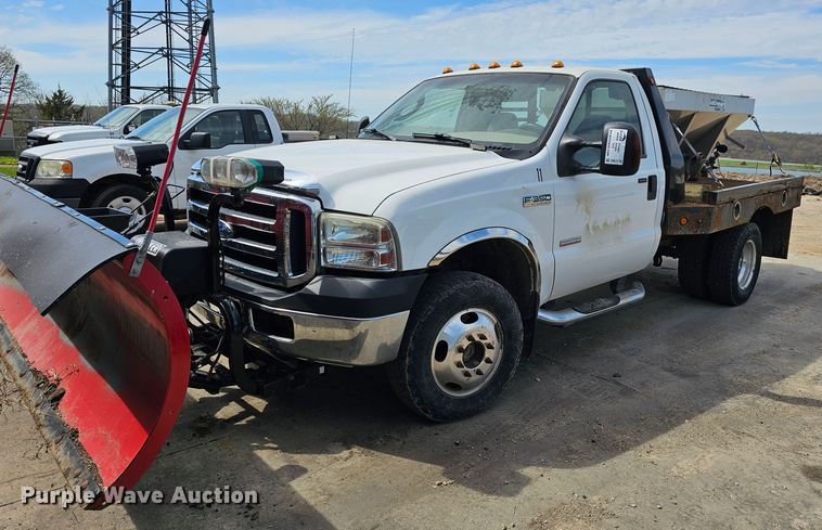 image for item DK1770 2006 Ford F350 Super Duty XLT  flatbed pickup truck