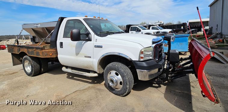 image for item DK1770 2006 Ford F350 Super Duty XLT  flatbed pickup truck