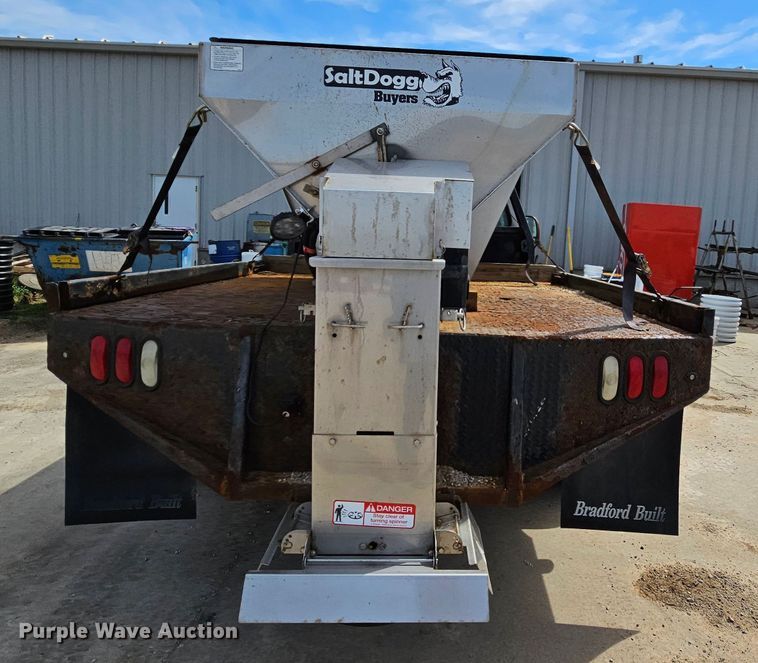 image for item DK1770 2006 Ford F350 Super Duty XLT  flatbed pickup truck