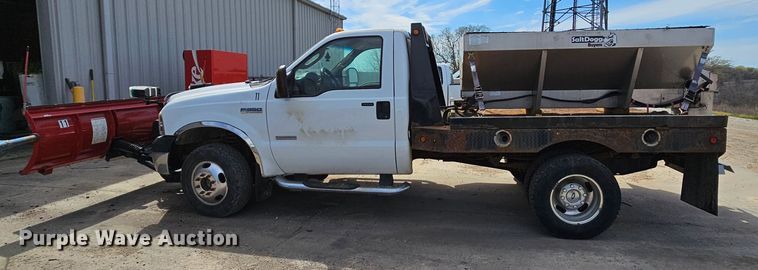 image for item DK1770 2006 Ford F350 Super Duty XLT  flatbed pickup truck