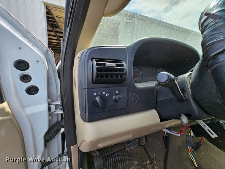 image for item DK1770 2006 Ford F350 Super Duty XLT  flatbed pickup truck