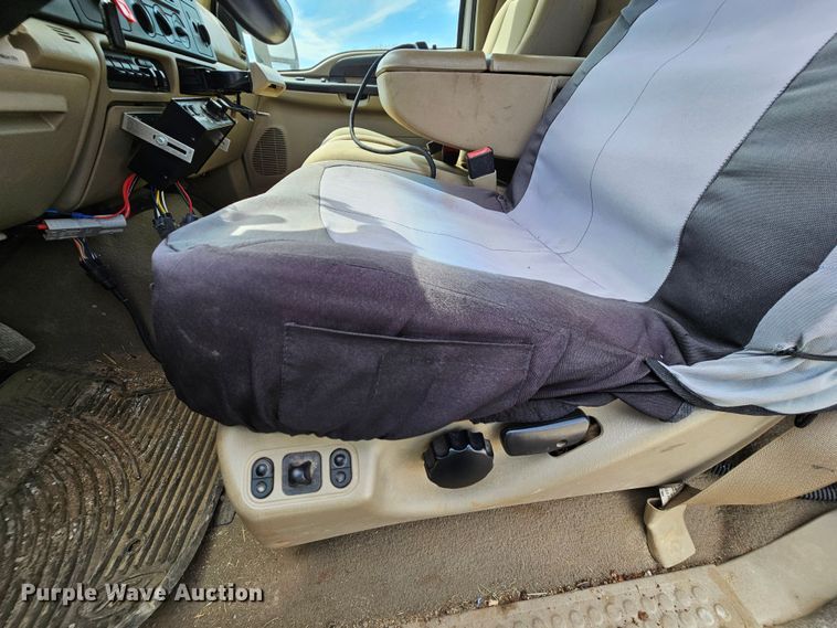 image for item DK1770 2006 Ford F350 Super Duty XLT  flatbed pickup truck