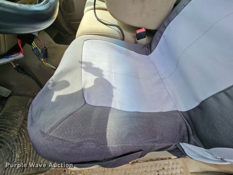 image for item DK1770 2006 Ford F350 Super Duty XLT  flatbed pickup truck