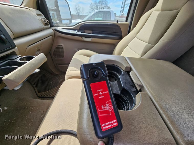 image for item DK1770 2006 Ford F350 Super Duty XLT  flatbed pickup truck