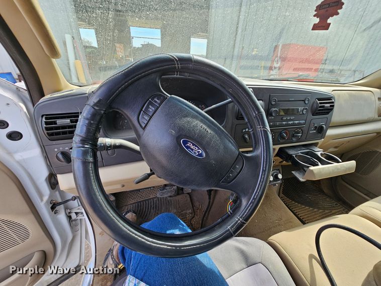 image for item DK1770 2006 Ford F350 Super Duty XLT  flatbed pickup truck