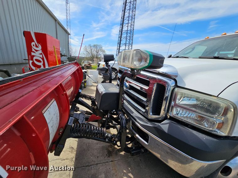 image for item DK1770 2006 Ford F350 Super Duty XLT  flatbed pickup truck