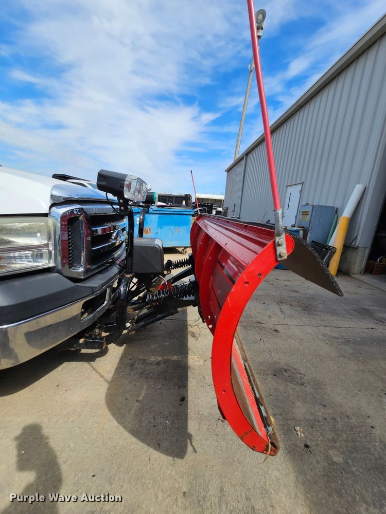 image for item DK1770 2006 Ford F350 Super Duty XLT  flatbed pickup truck