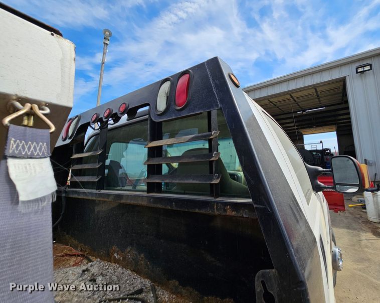 image for item DK1770 2006 Ford F350 Super Duty XLT  flatbed pickup truck