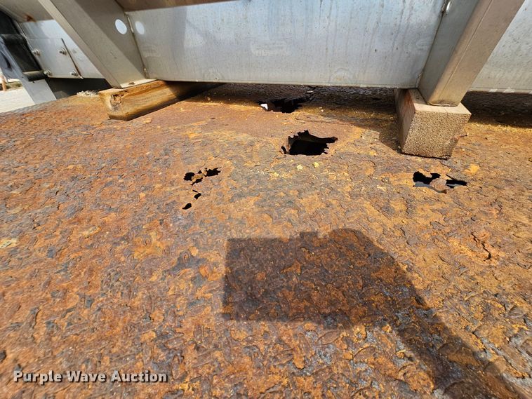 image for item DK1770 2006 Ford F350 Super Duty XLT  flatbed pickup truck