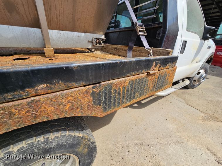 image for item DK1770 2006 Ford F350 Super Duty XLT  flatbed pickup truck