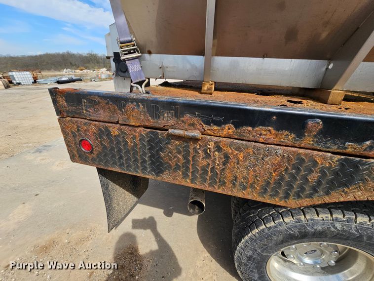 image for item DK1770 2006 Ford F350 Super Duty XLT  flatbed pickup truck