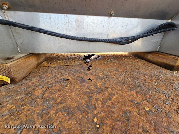 image for item DK1770 2006 Ford F350 Super Duty XLT  flatbed pickup truck