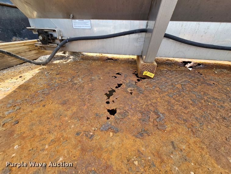 image for item DK1770 2006 Ford F350 Super Duty XLT  flatbed pickup truck