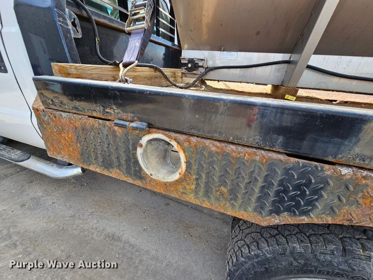 image for item DK1770 2006 Ford F350 Super Duty XLT  flatbed pickup truck