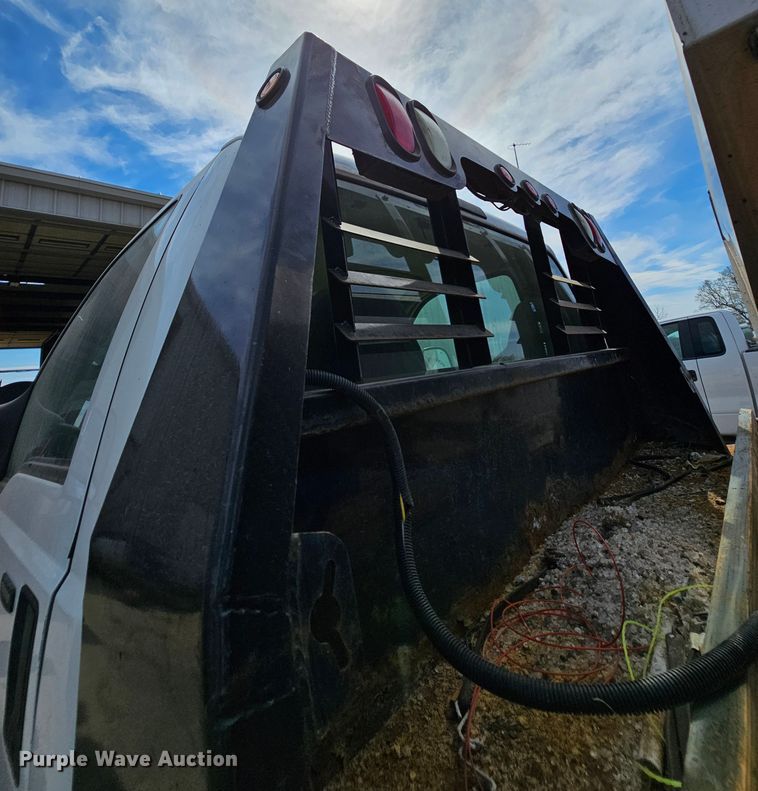 image for item DK1770 2006 Ford F350 Super Duty XLT  flatbed pickup truck