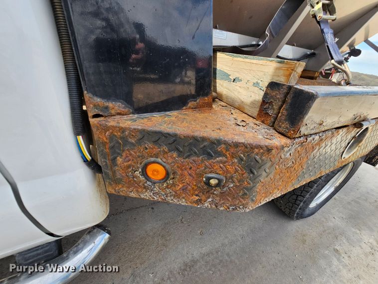 image for item DK1770 2006 Ford F350 Super Duty XLT  flatbed pickup truck