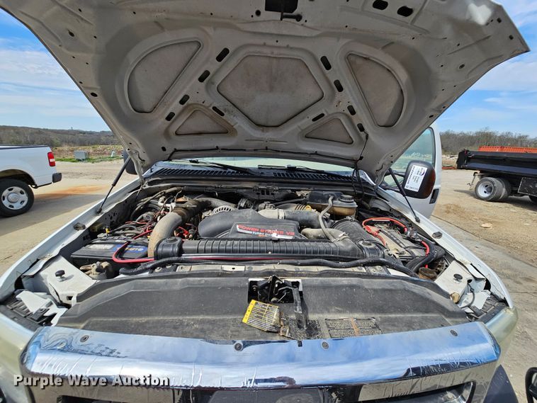 image for item DK1770 2006 Ford F350 Super Duty XLT  flatbed pickup truck