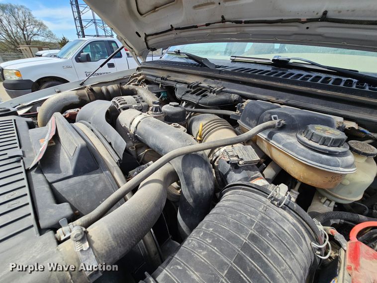 image for item DK1770 2006 Ford F350 Super Duty XLT  flatbed pickup truck