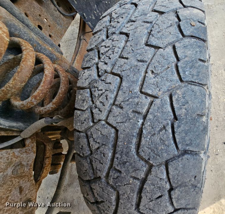 image for item DK1770 2006 Ford F350 Super Duty XLT  flatbed pickup truck