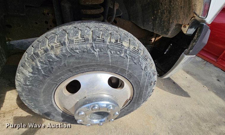 image for item DK1770 2006 Ford F350 Super Duty XLT  flatbed pickup truck