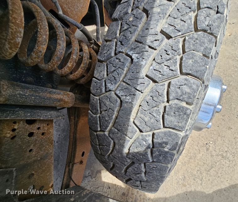 image for item DK1770 2006 Ford F350 Super Duty XLT  flatbed pickup truck