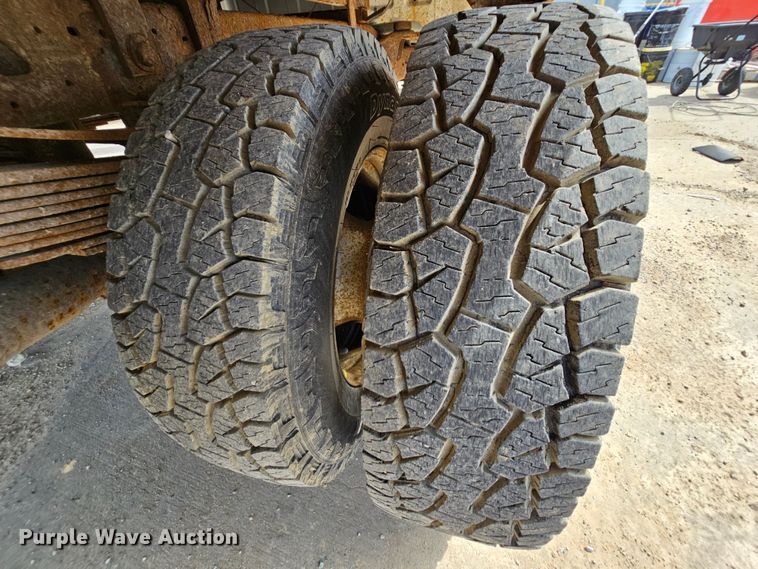 image for item DK1770 2006 Ford F350 Super Duty XLT  flatbed pickup truck