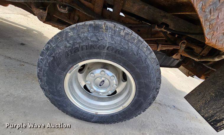 image for item DK1770 2006 Ford F350 Super Duty XLT  flatbed pickup truck