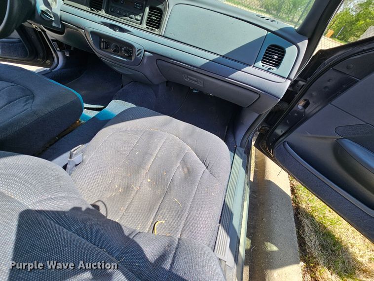 image for item DK1772 1999 Ford Crown Victoria Police Interceptor