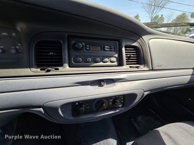 image for item DK1772 1999 Ford Crown Victoria Police Interceptor