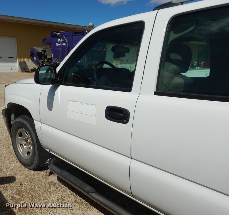 image for item DK1777 2006 Chevrolet Suburban 1500  SUV