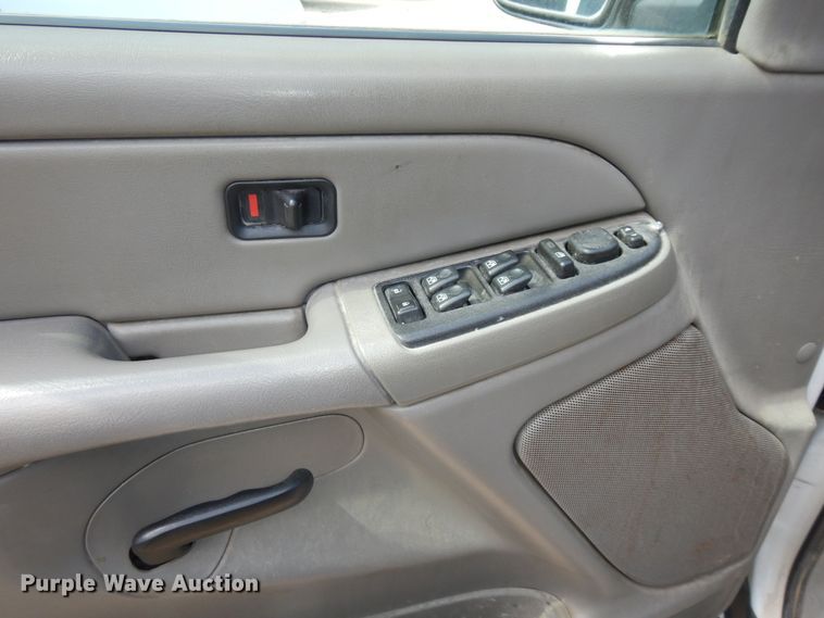 image for item DK1777 2006 Chevrolet Suburban 1500  SUV