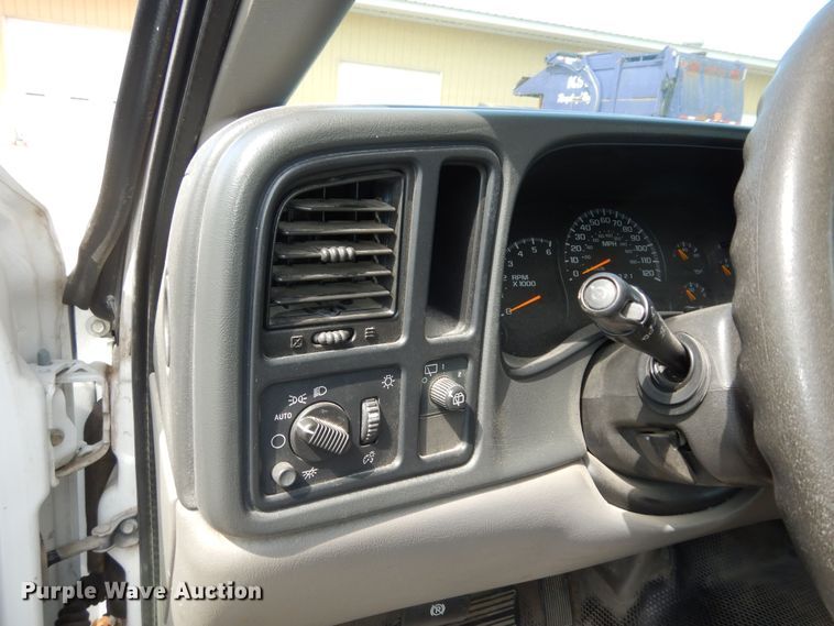 image for item DK1777 2006 Chevrolet Suburban 1500  SUV