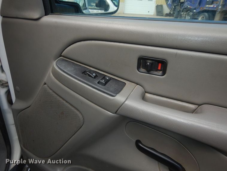 image for item DK1777 2006 Chevrolet Suburban 1500  SUV