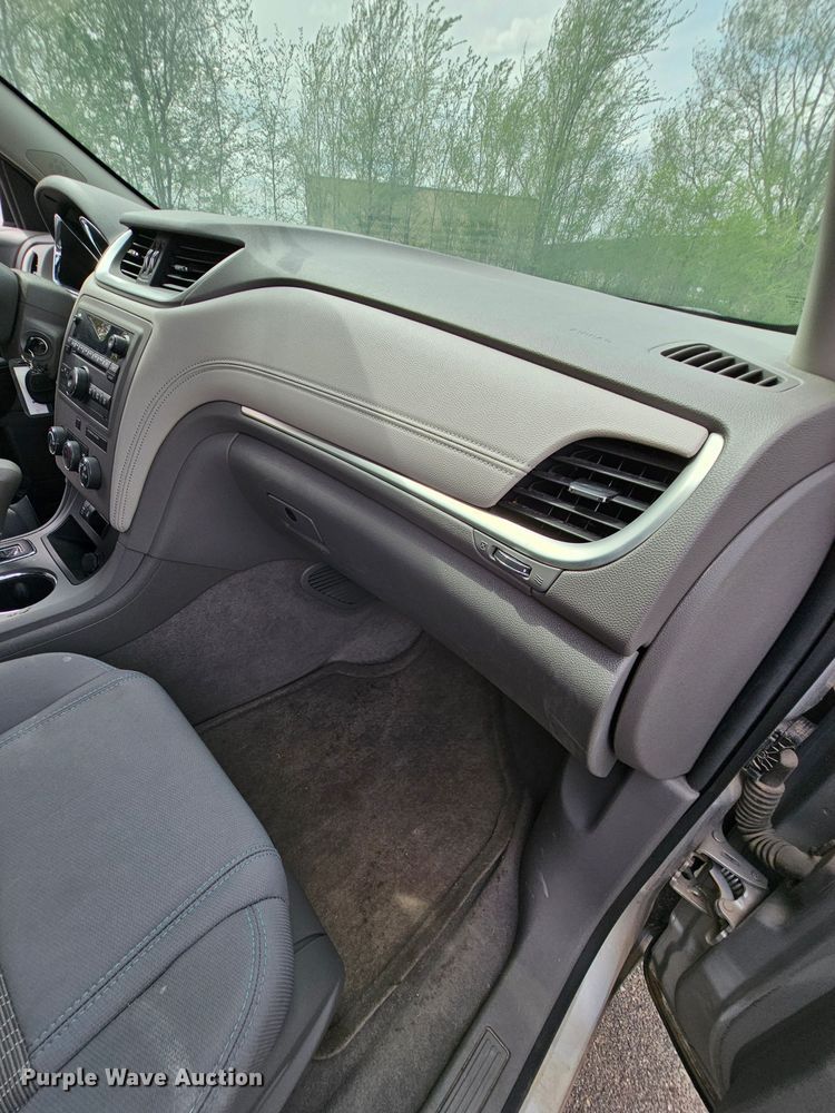 image for item DK1786 2014 Chevrolet Traverse LS  SUV