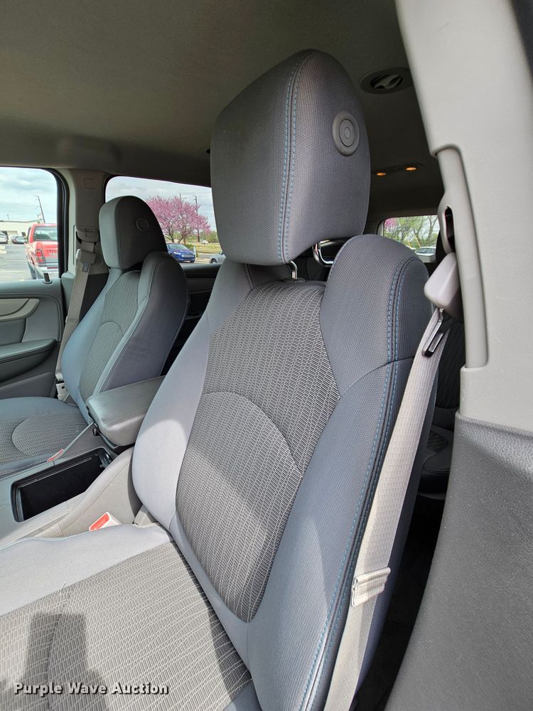 image for item DK1786 2014 Chevrolet Traverse LS  SUV