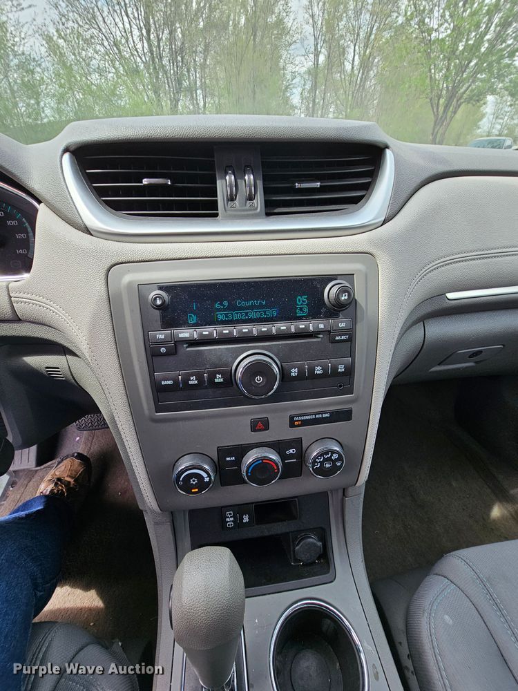 image for item DK1786 2014 Chevrolet Traverse LS  SUV